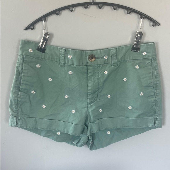 Old Navy Green Women's Shorts with White Daisy Embroidery Size 2 - Picture 1 of 7